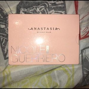 ABH Nicole Gueirriero Glow Kit